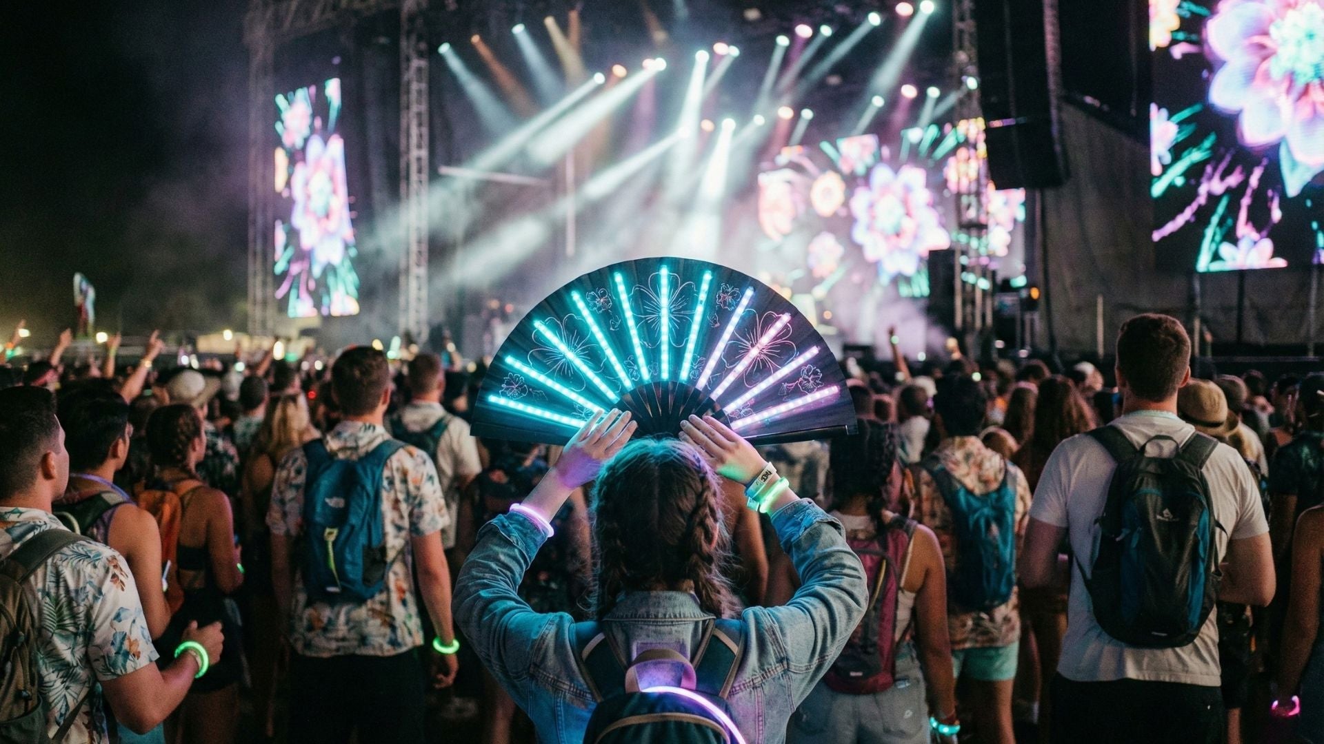 LED-Handfächer im Trend: Coole Brise und Lichteffekte fürs Festival