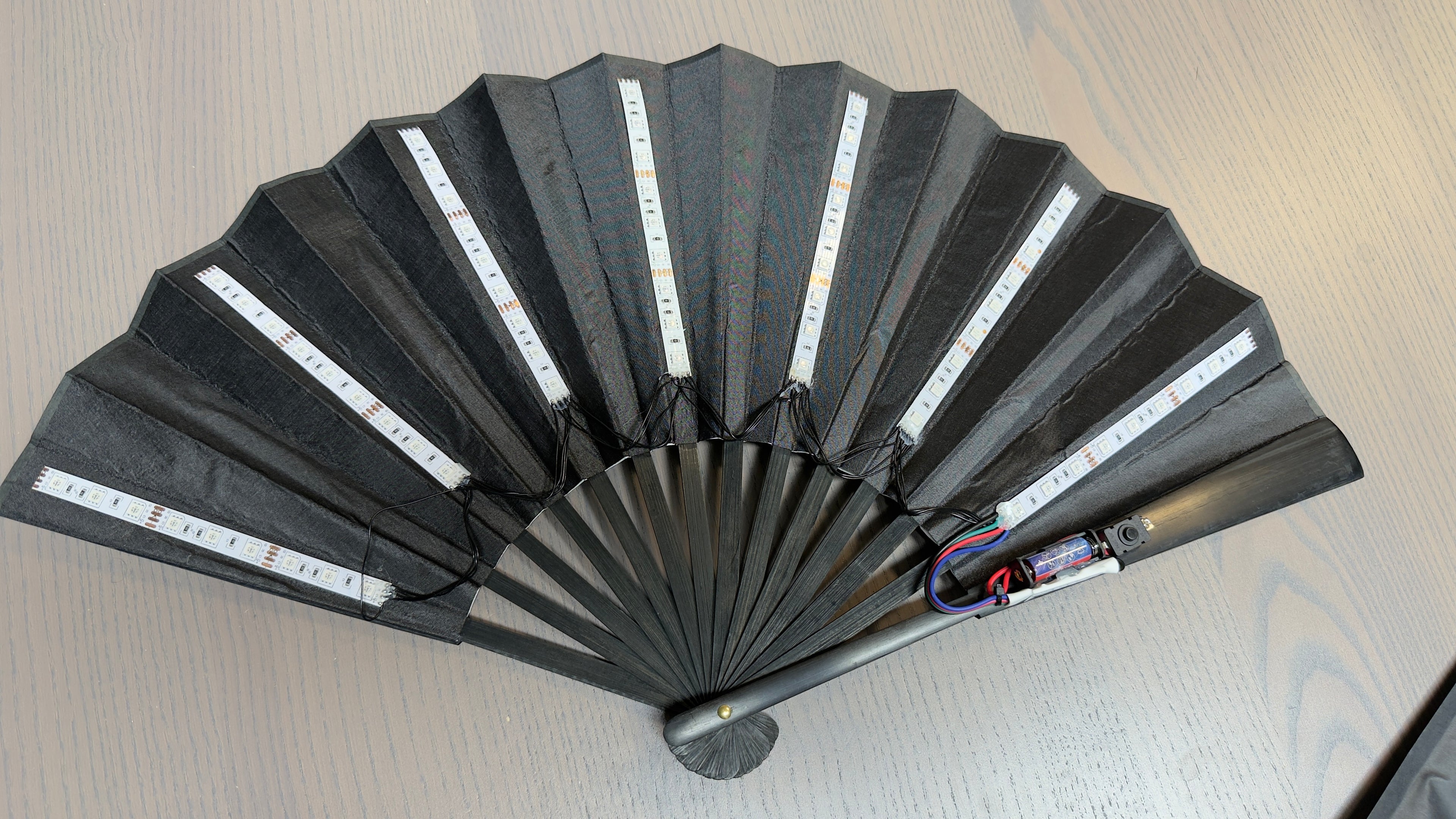 XL LED Handfächer DUBAI – Leuchtende Party-Dekoration