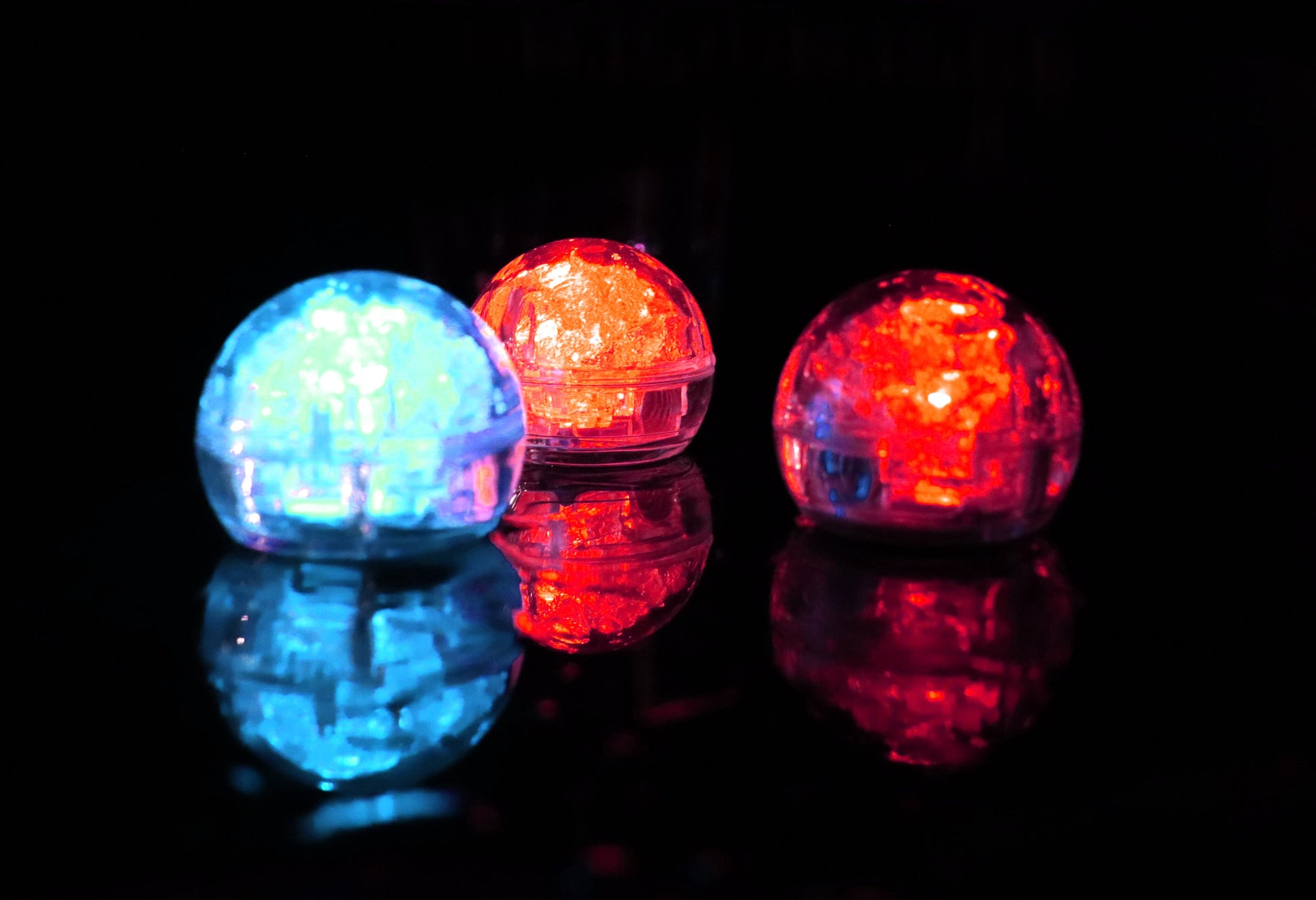 LED Eiswürfel Kugel 240 Stück Business Pack – Glänzende Party-Dekoration