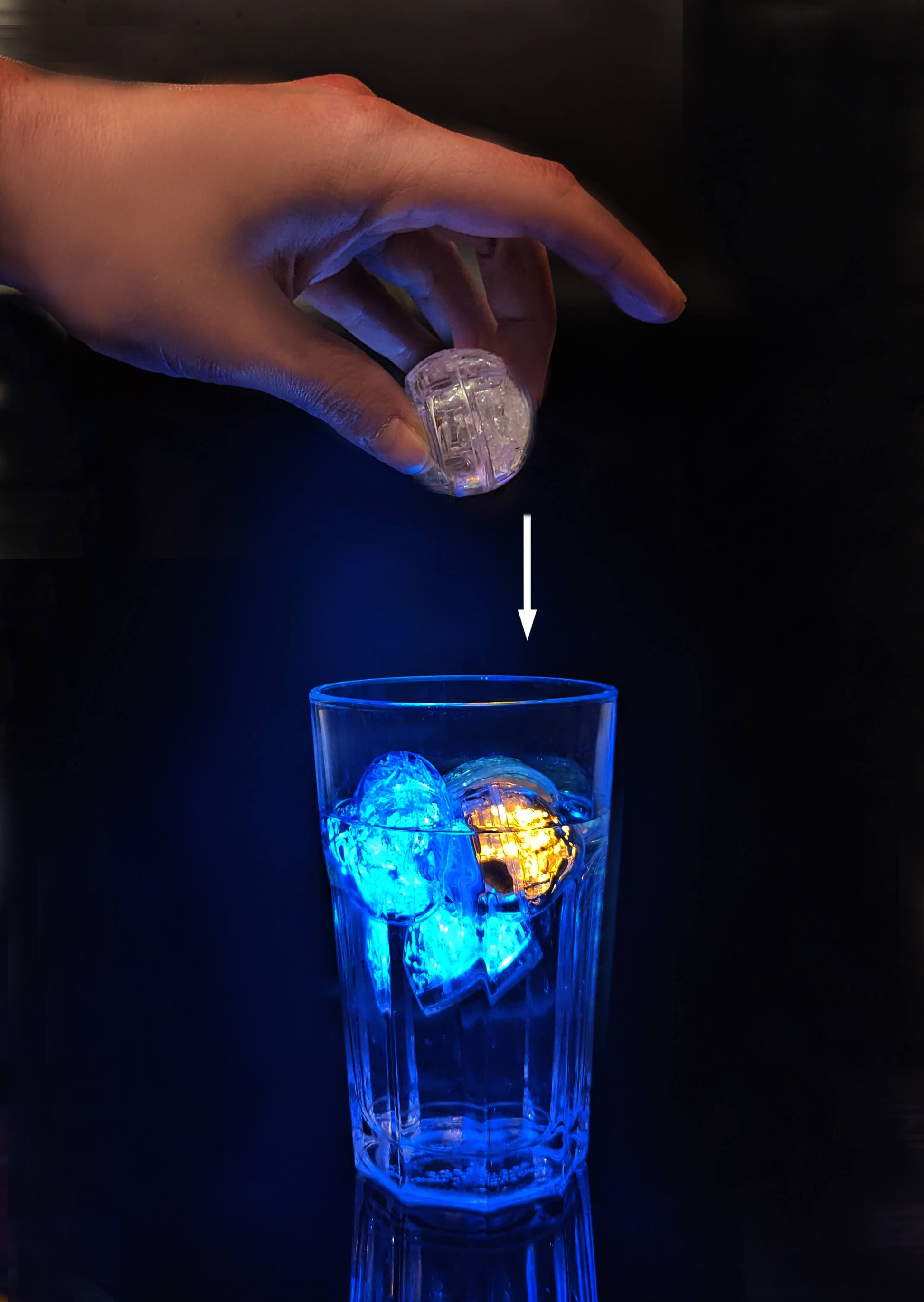 LED Eiswürfel Kugel 12er Pack – Leuchtende Getränkedekoration