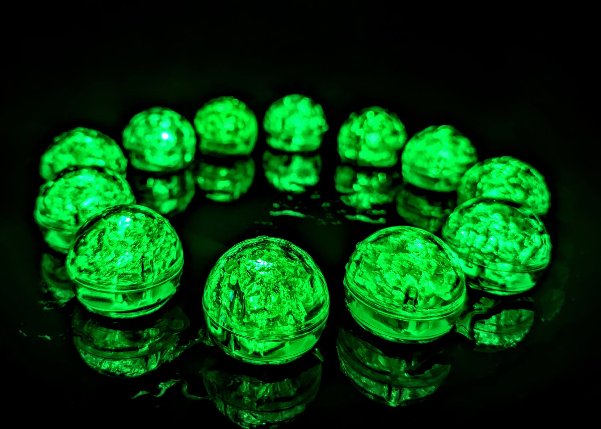 LED Eiswürfel Kugel 240 Stück Business Pack – Glänzende Party-Dekoration